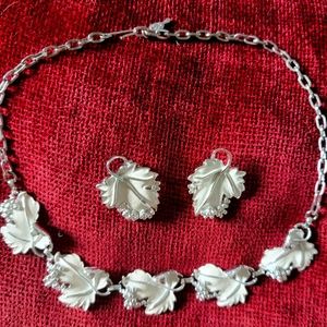 Sarah Coventry vintage necklace and earrings choker length.